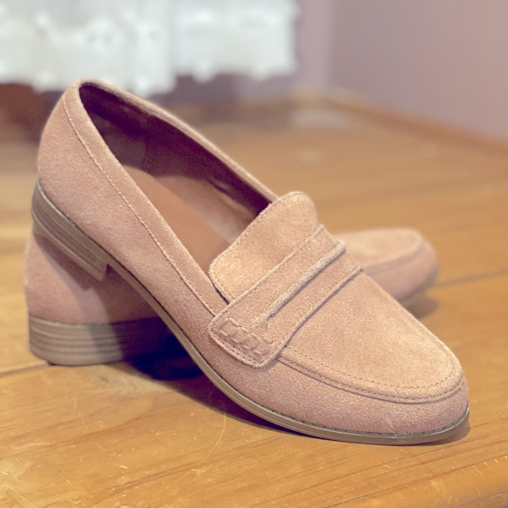 Light pink shoes. NWOT